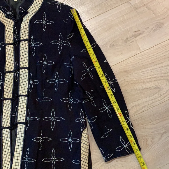 Vintage Women's Asian Jacket with Traditional Chinese Knot Buttons - Picture 6 of 8